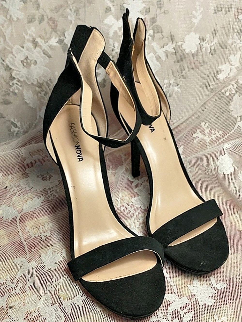 Fashion Nova Black Strappy 5" stiletto Heels faux suede sz 11 peep toe